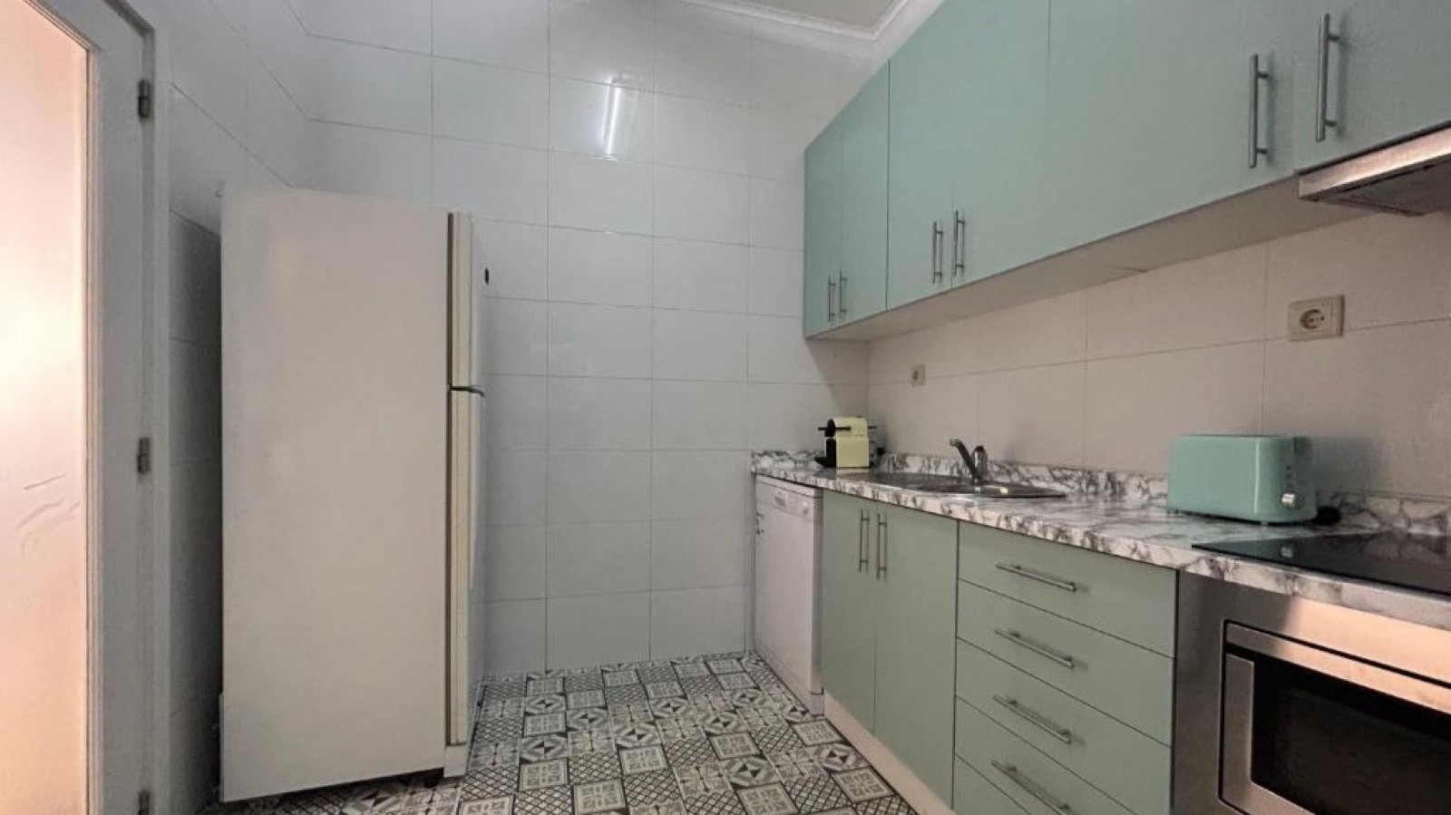 Zwei-Zimmer-Haus mit Genehmigung für AL zu verkaufen in Porto, Portugal_386475