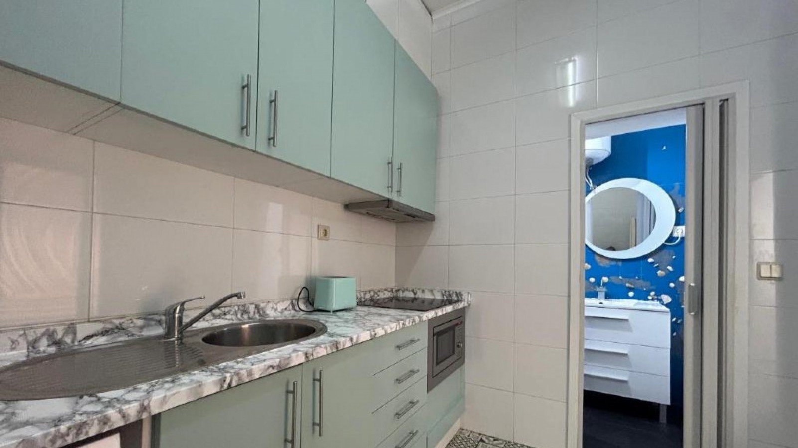 Zwei-Zimmer-Haus mit Genehmigung für AL zu verkaufen in Porto, Portugal_386476