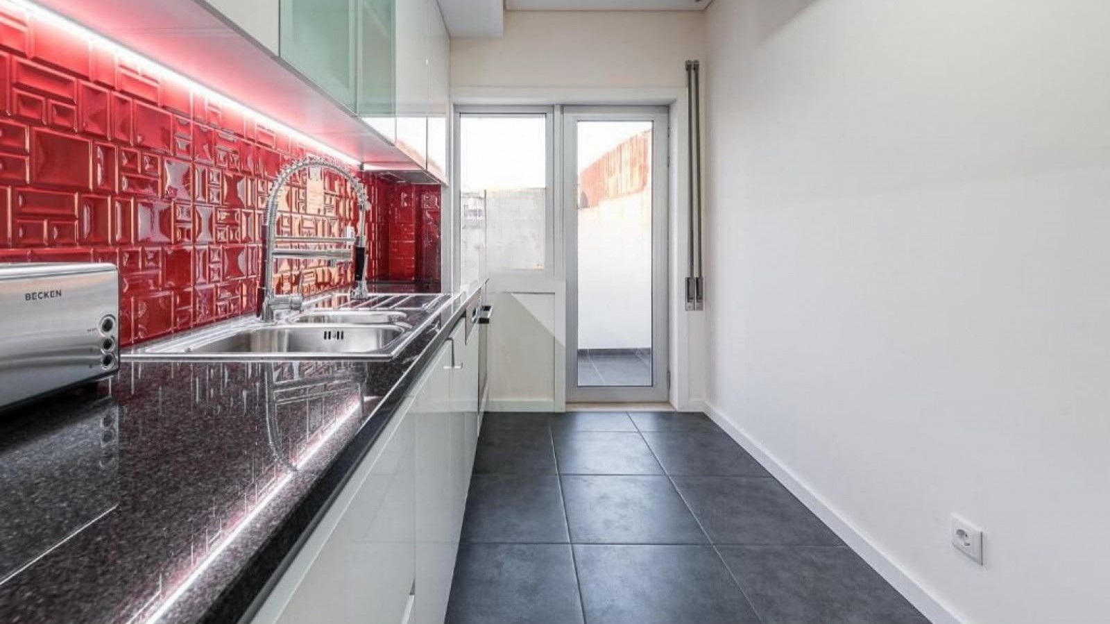 Apartamento T2+1 com varandas para venda no Bonfim no Porto_387270