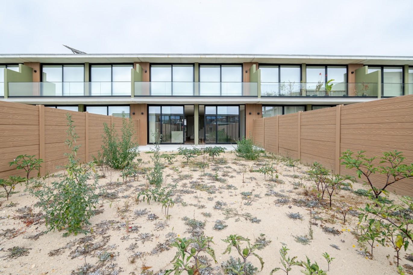 Vivienda 4 dormitorios con jardín cerca de playa de Esmoriz, Portugal_387500
