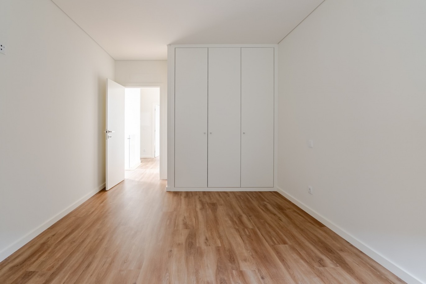 Vivienda 4 dormitorios con jardín cerca de playa de Esmoriz, Portugal_387512