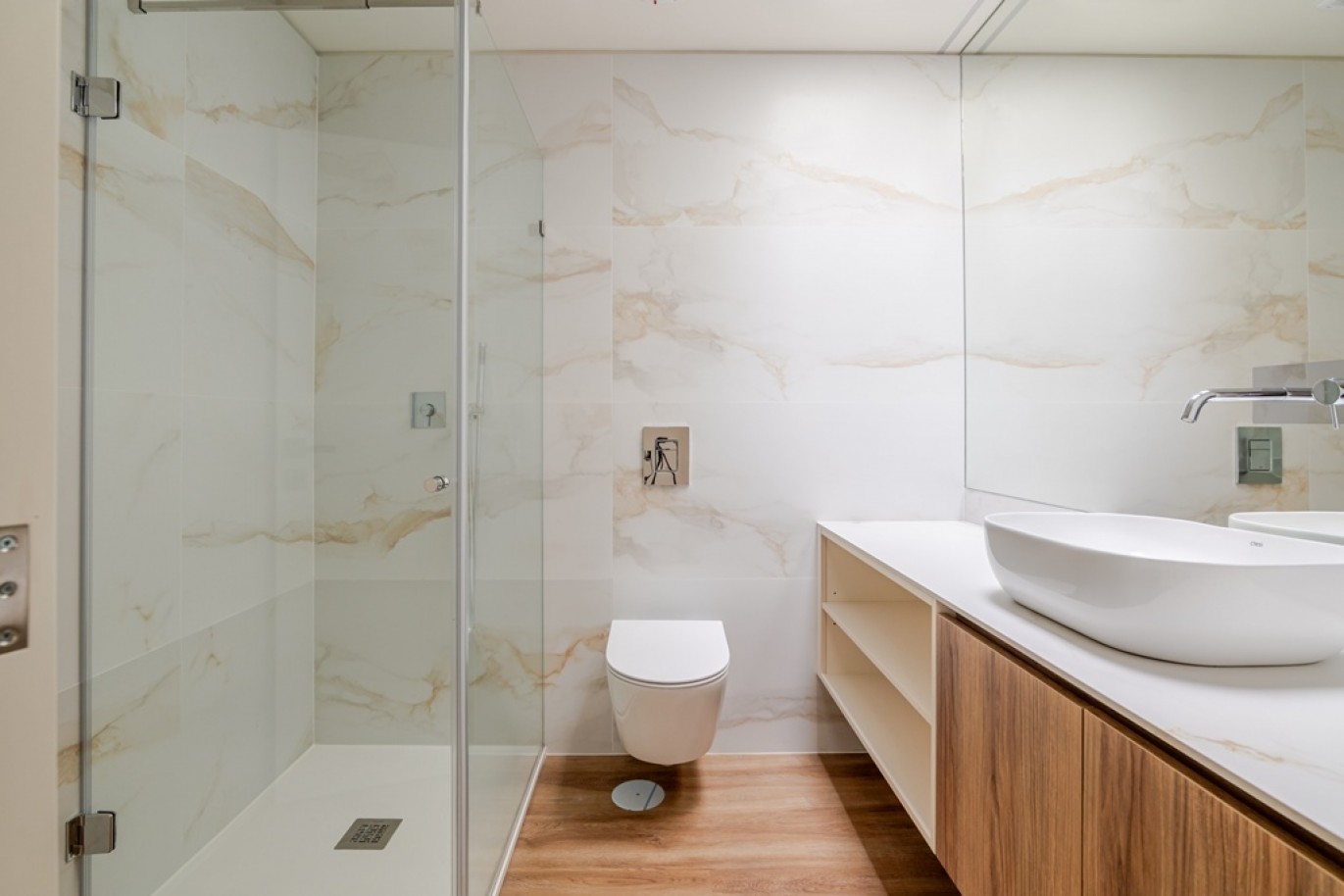 Vivienda 4 dormitorios con jardín cerca de playa de Esmoriz, Portugal_387515