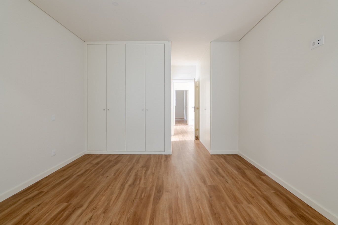 Vivienda 4 dormitorios con jardín cerca de playa de Esmoriz, Portugal_387521