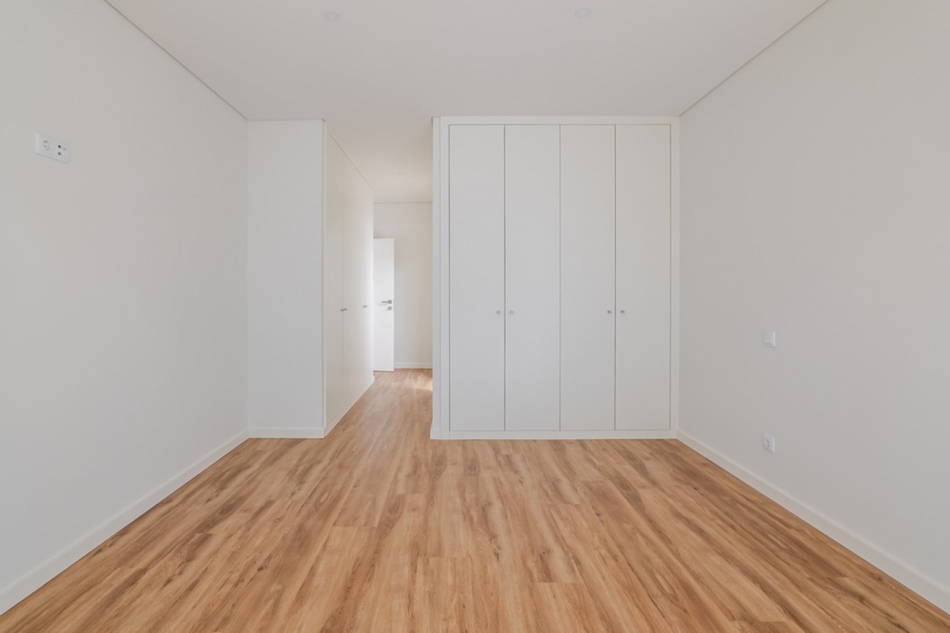 Vivienda 4 dormitorios con jardín cerca de playa de Esmoriz, Portugal_387528