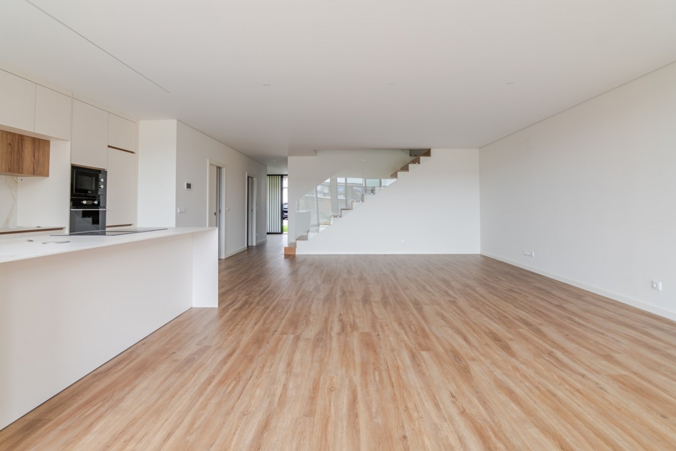 Vivienda 4 dormitorios con jardín cerca de playa de Esmoriz, Portugal_387537