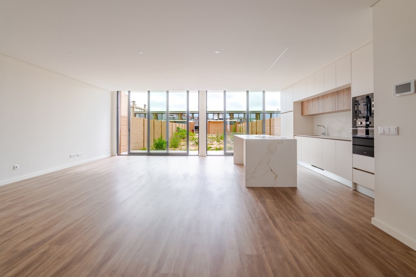 Vivienda 4 dormitorios con jardín cerca de playa de Esmoriz, Portugal_387544