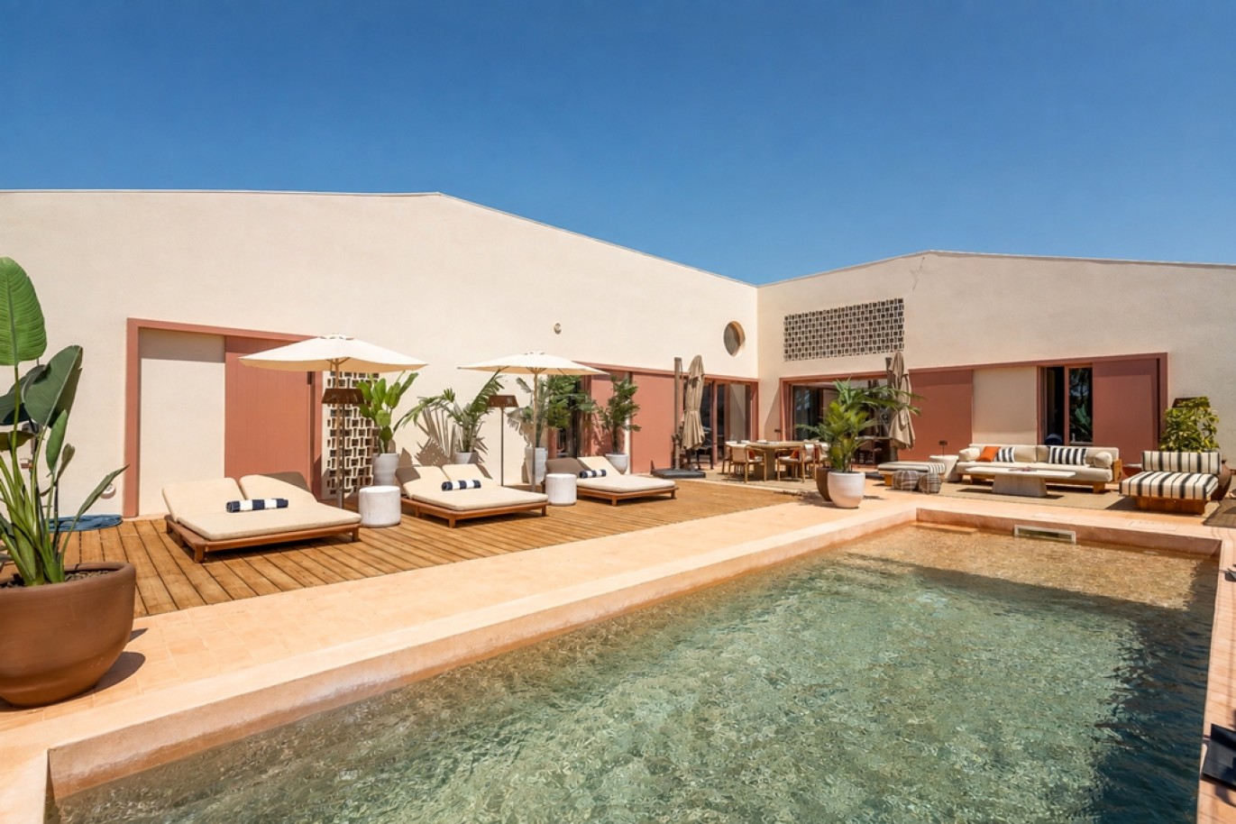 Villa 3 dormitorios con piscina en venta Vilamoura, Algarve, Portugal_388005