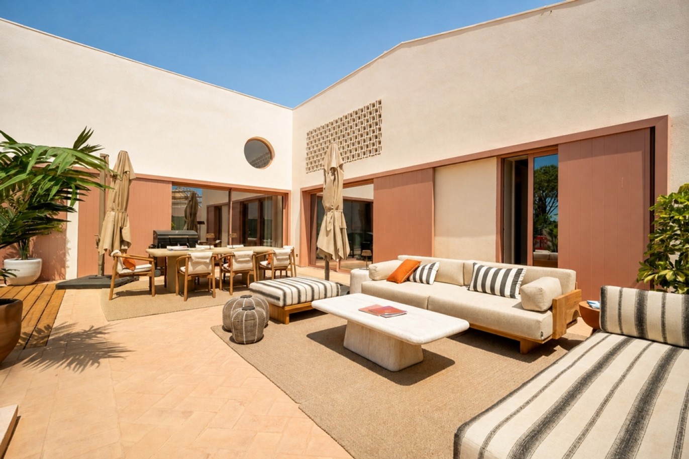 Villa 3 dormitorios con piscina en venta Vilamoura, Algarve, Portugal_388021