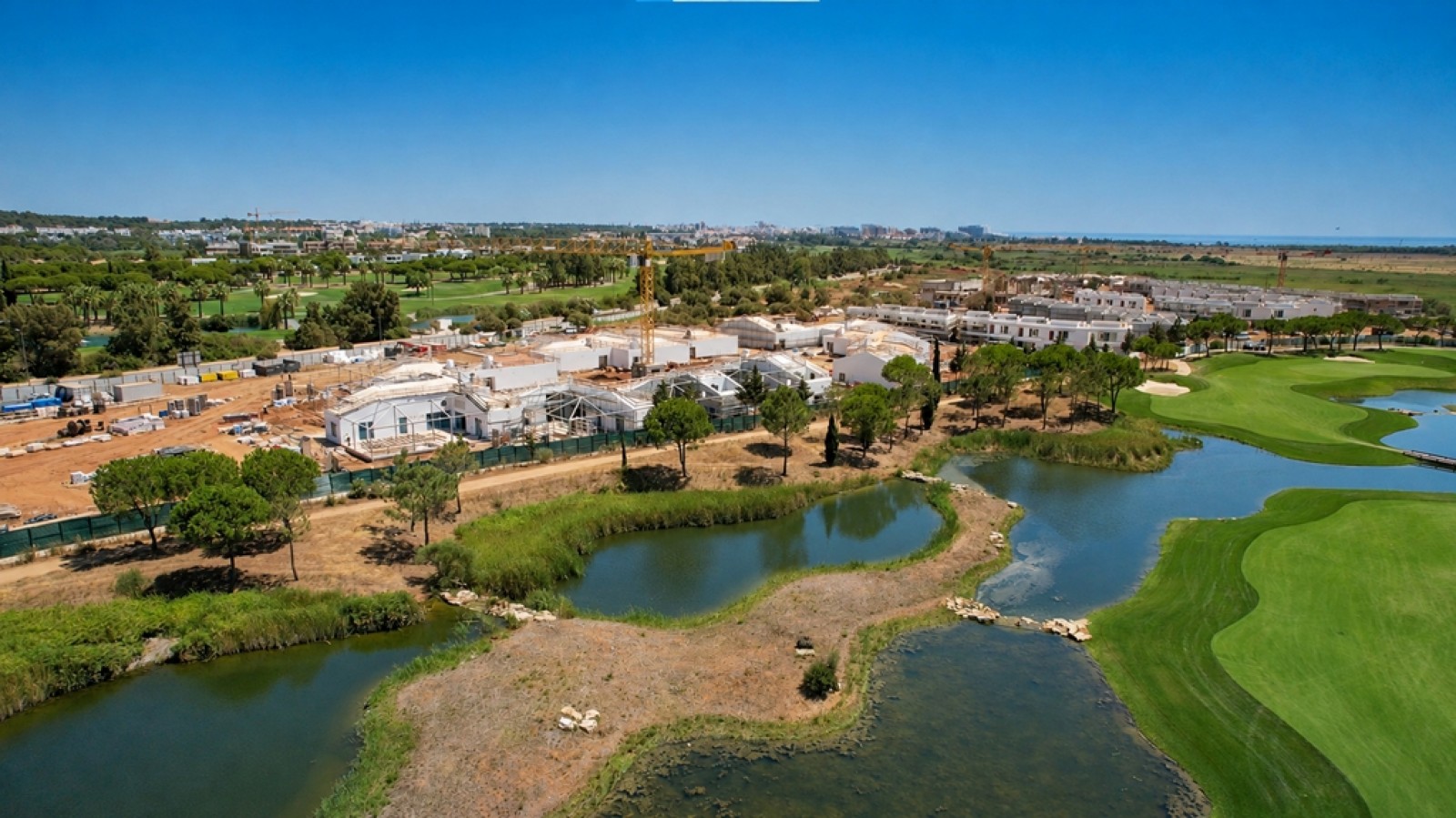 Villa 3 dormitorios con piscina en venta Vilamoura, Algarve, Portugal_388026