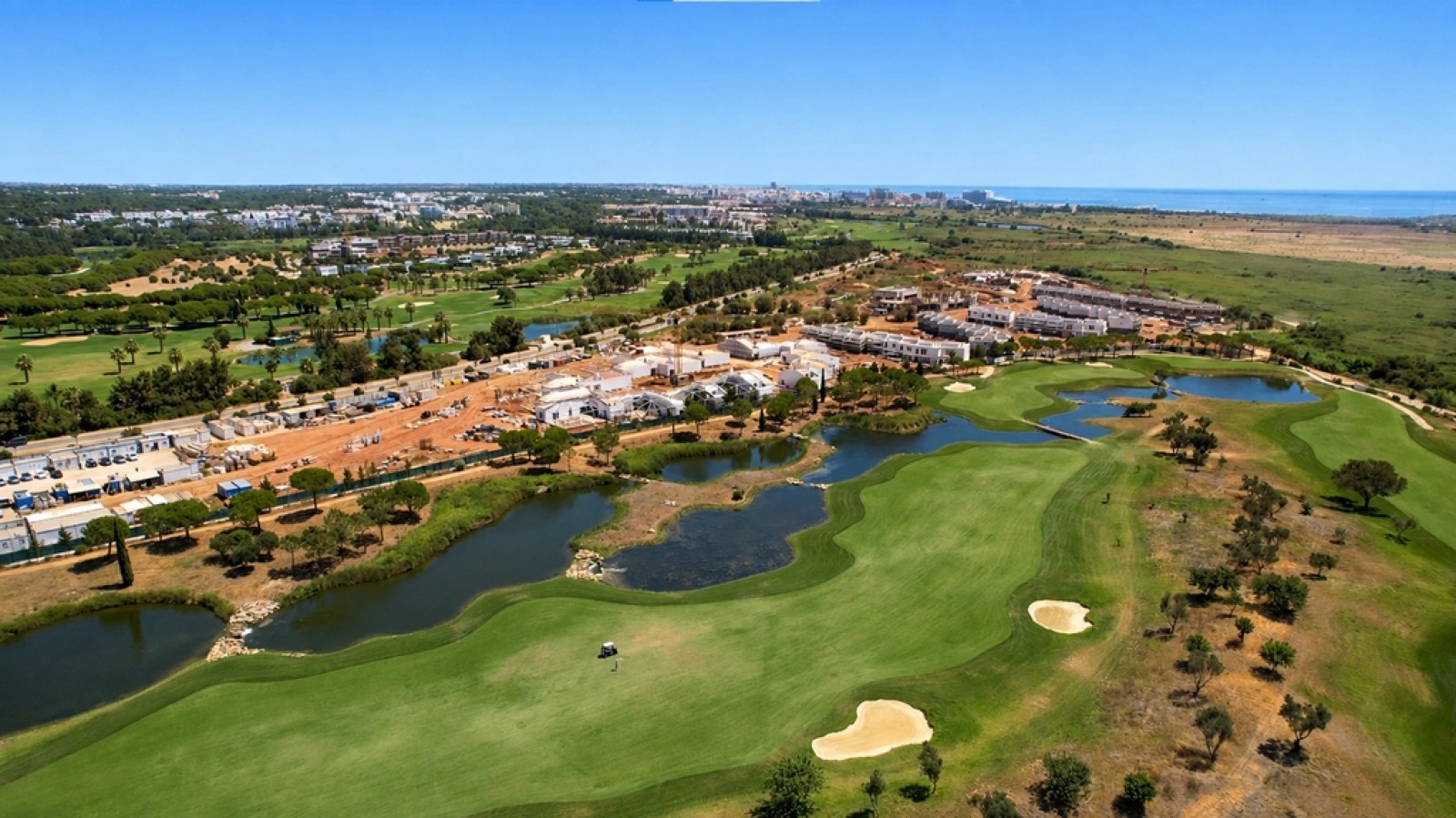 Villa 3 dormitorios con piscina en venta Vilamoura, Algarve, Portugal_388048