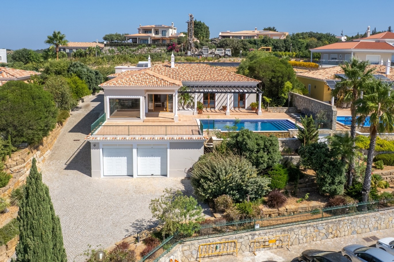  Fabulous Villa for Sale in Santa Bárbara de Nexe, Algarve, portugal_390302