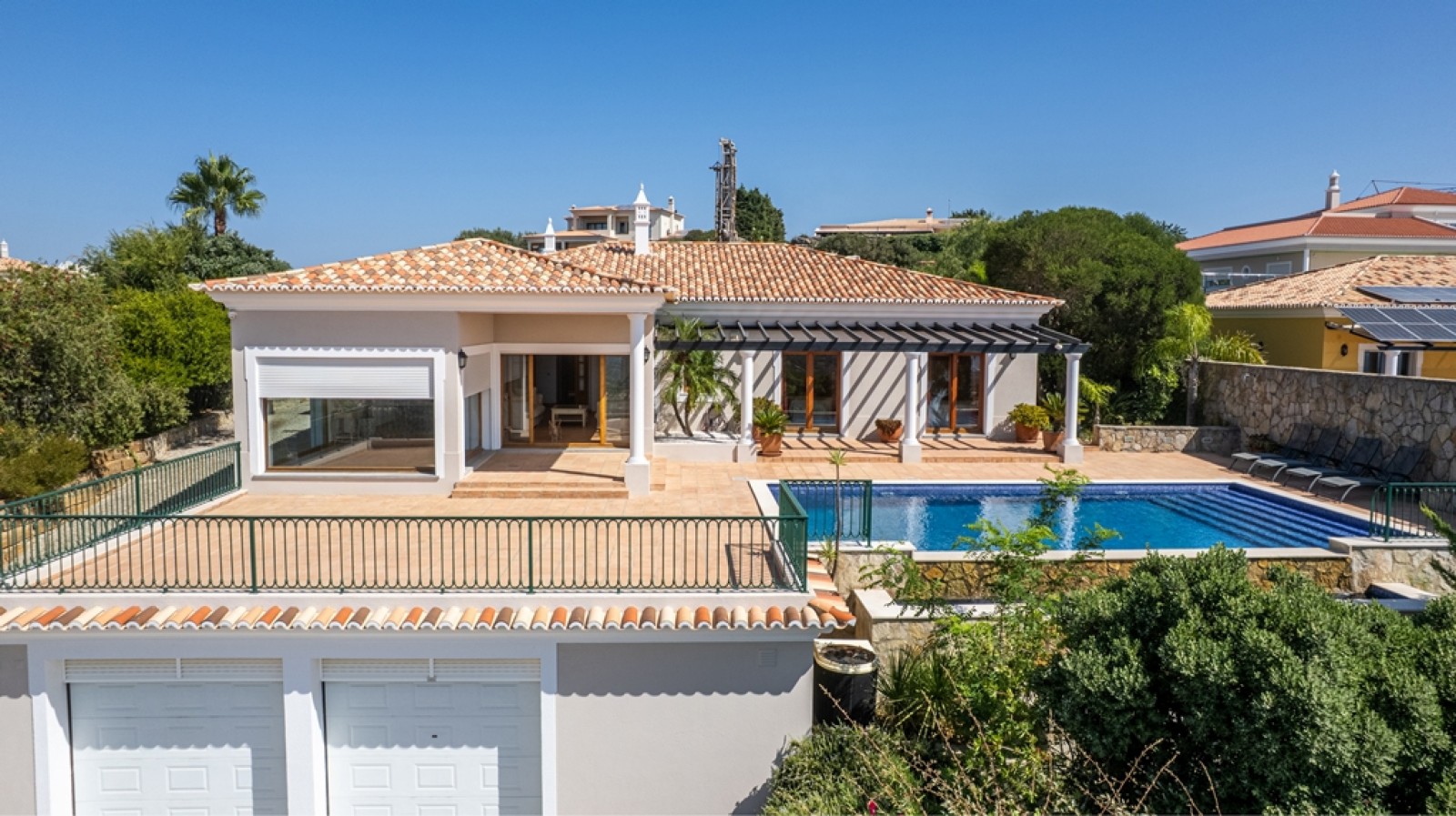  Fabulous Villa for Sale in Santa Bárbara de Nexe, Algarve, portugal_390303