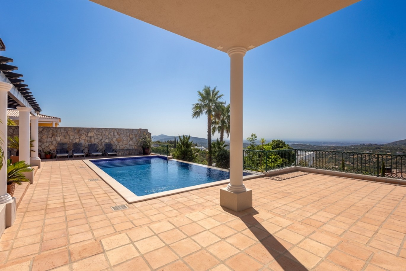  Fabulous Villa for Sale in Santa Bárbara de Nexe, Algarve, portugal_390306