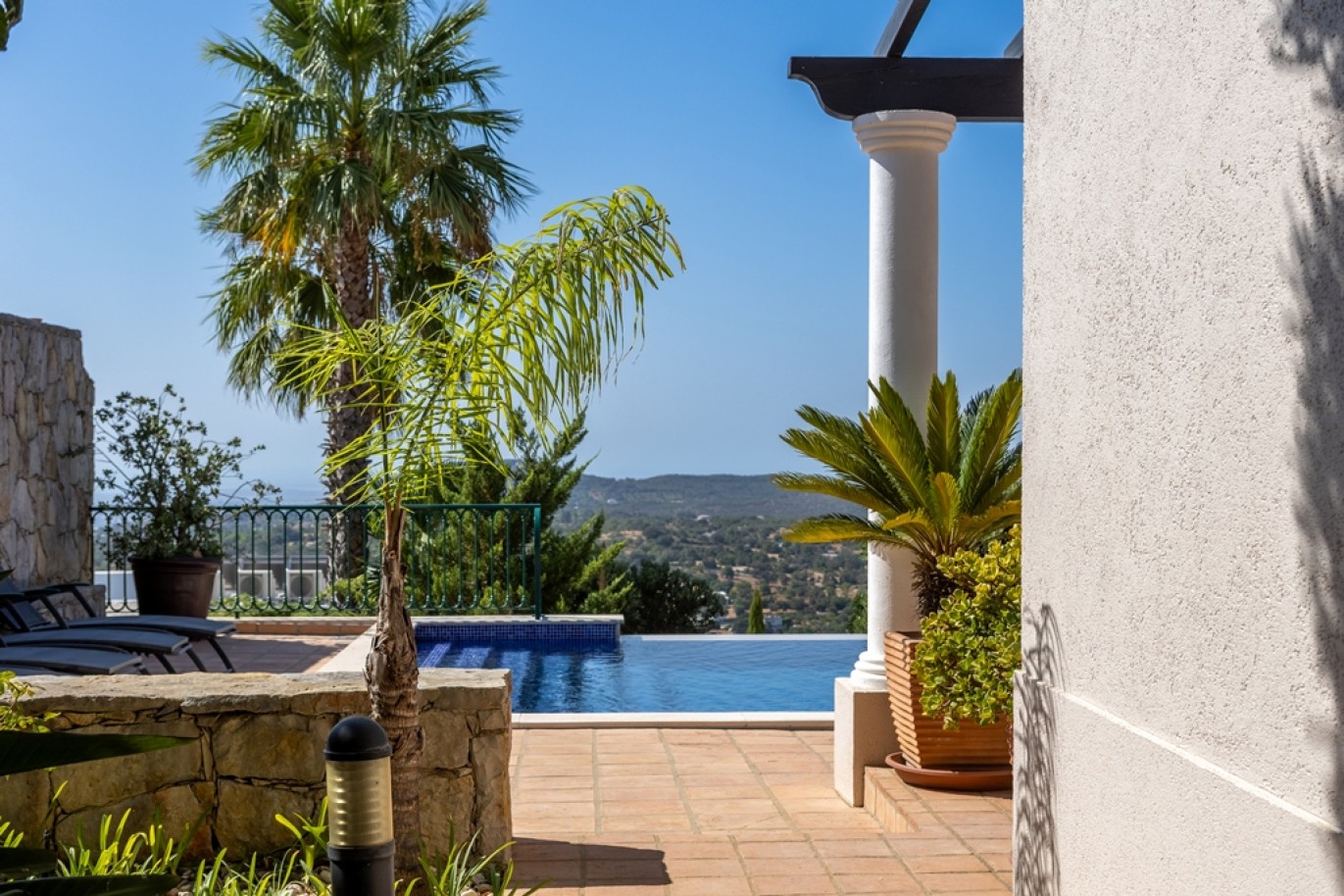  Fabulous Villa for Sale in Santa Bárbara de Nexe, Algarve, portugal_390308
