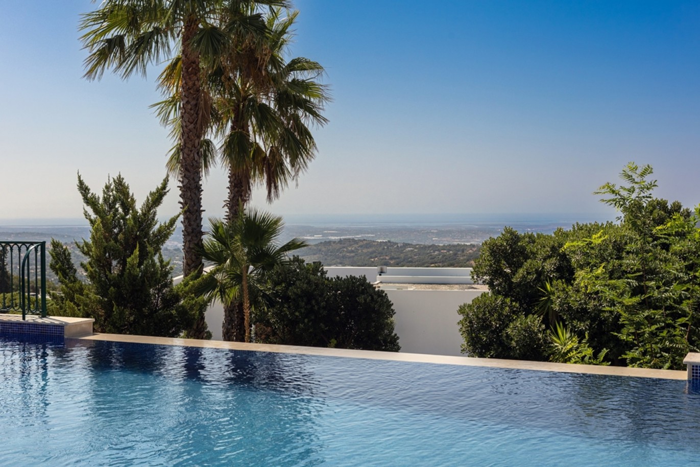  Fabulous Villa for Sale in Santa Bárbara de Nexe, Algarve, portugal_390312