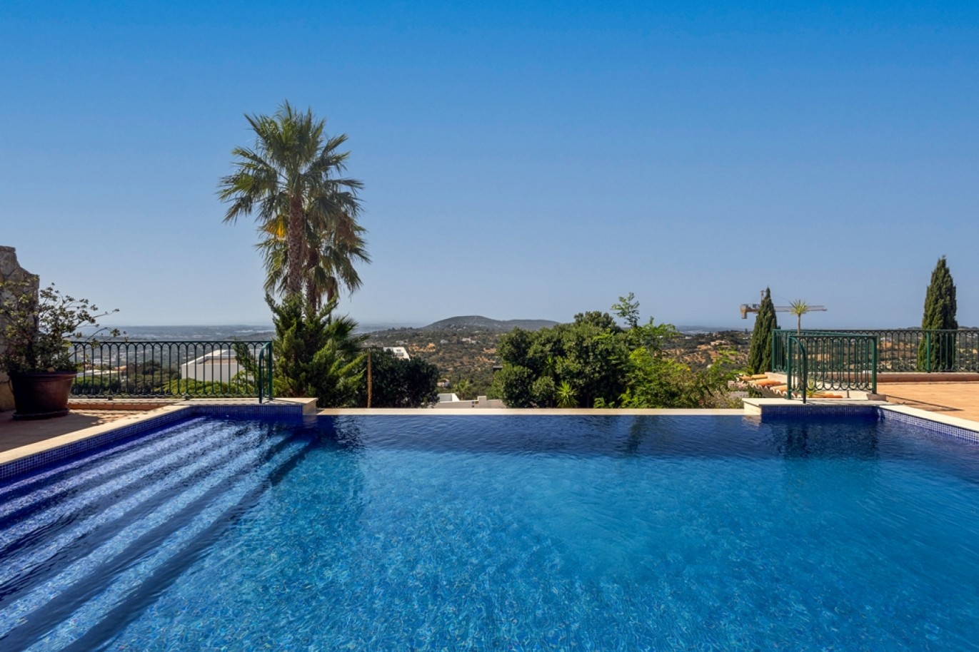  Fabulous Villa for Sale in Santa Bárbara de Nexe, Algarve, portugal_390313