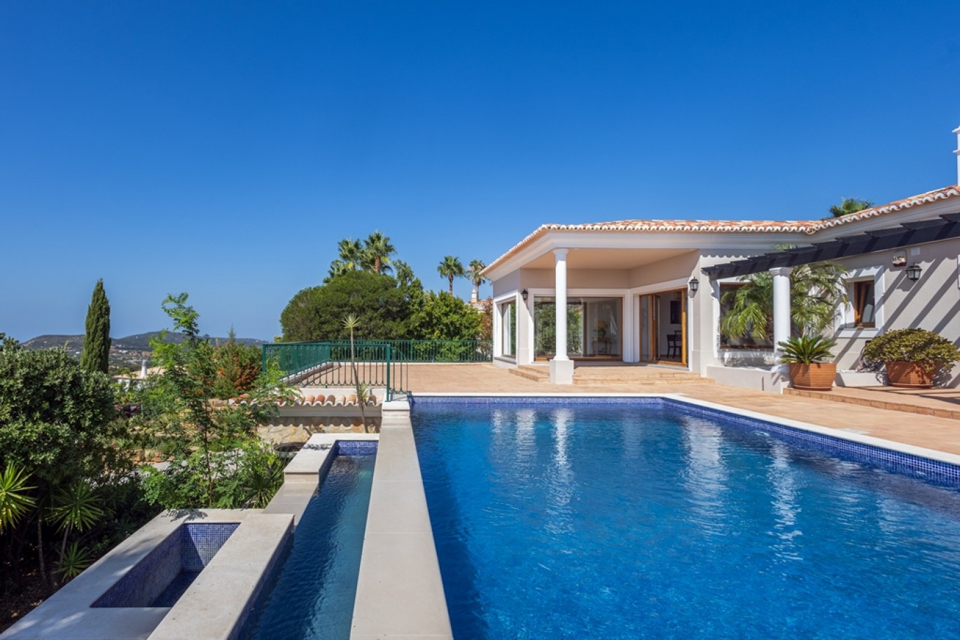  Fabulous Villa for Sale in Santa Bárbara de Nexe, Algarve, portugal_390314