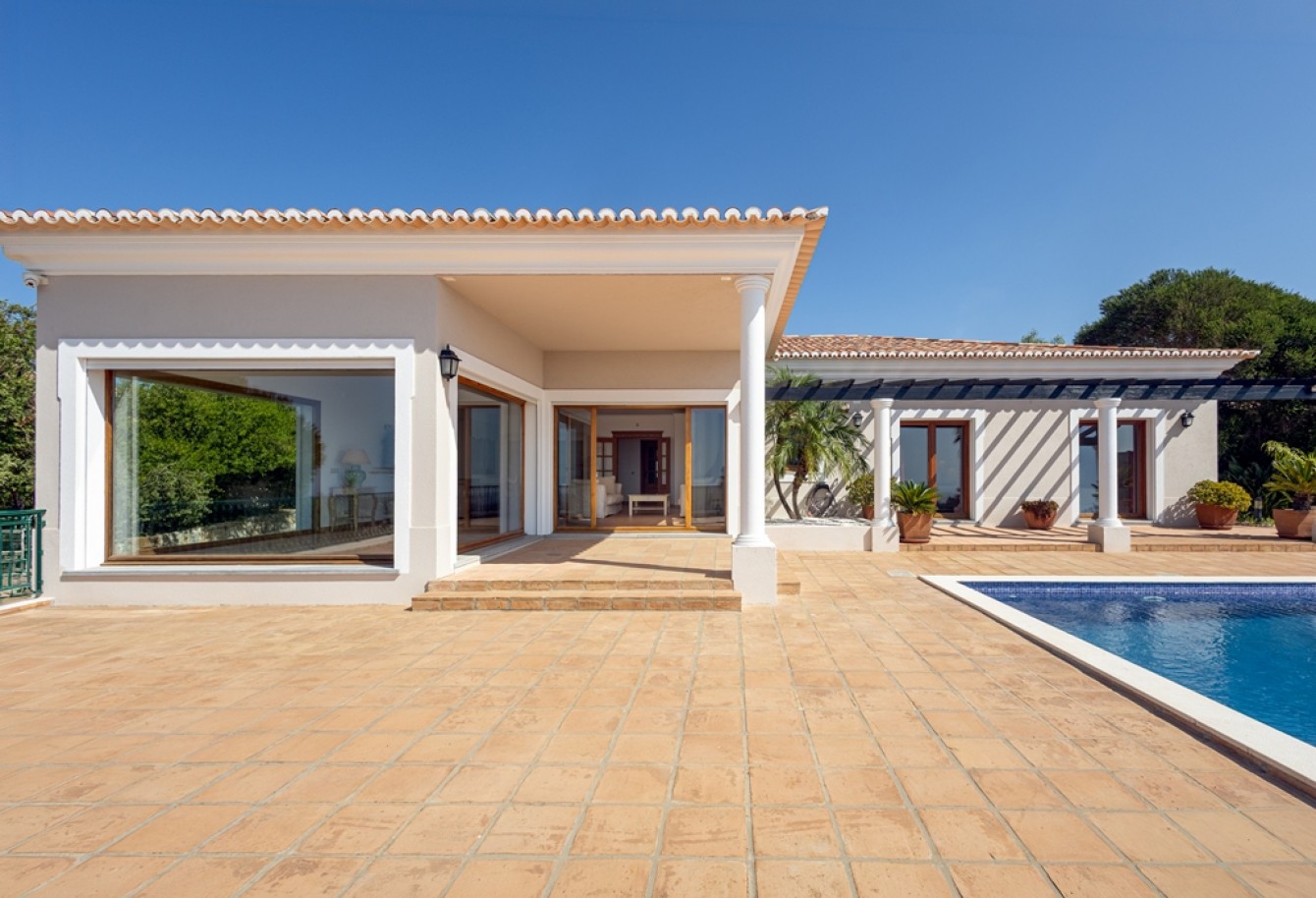  Fabulous Villa for Sale in Santa Bárbara de Nexe, Algarve, portugal_390316