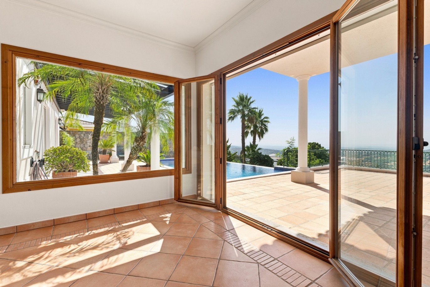  Fabulous Villa for Sale in Santa Bárbara de Nexe, Algarve, portugal_390326