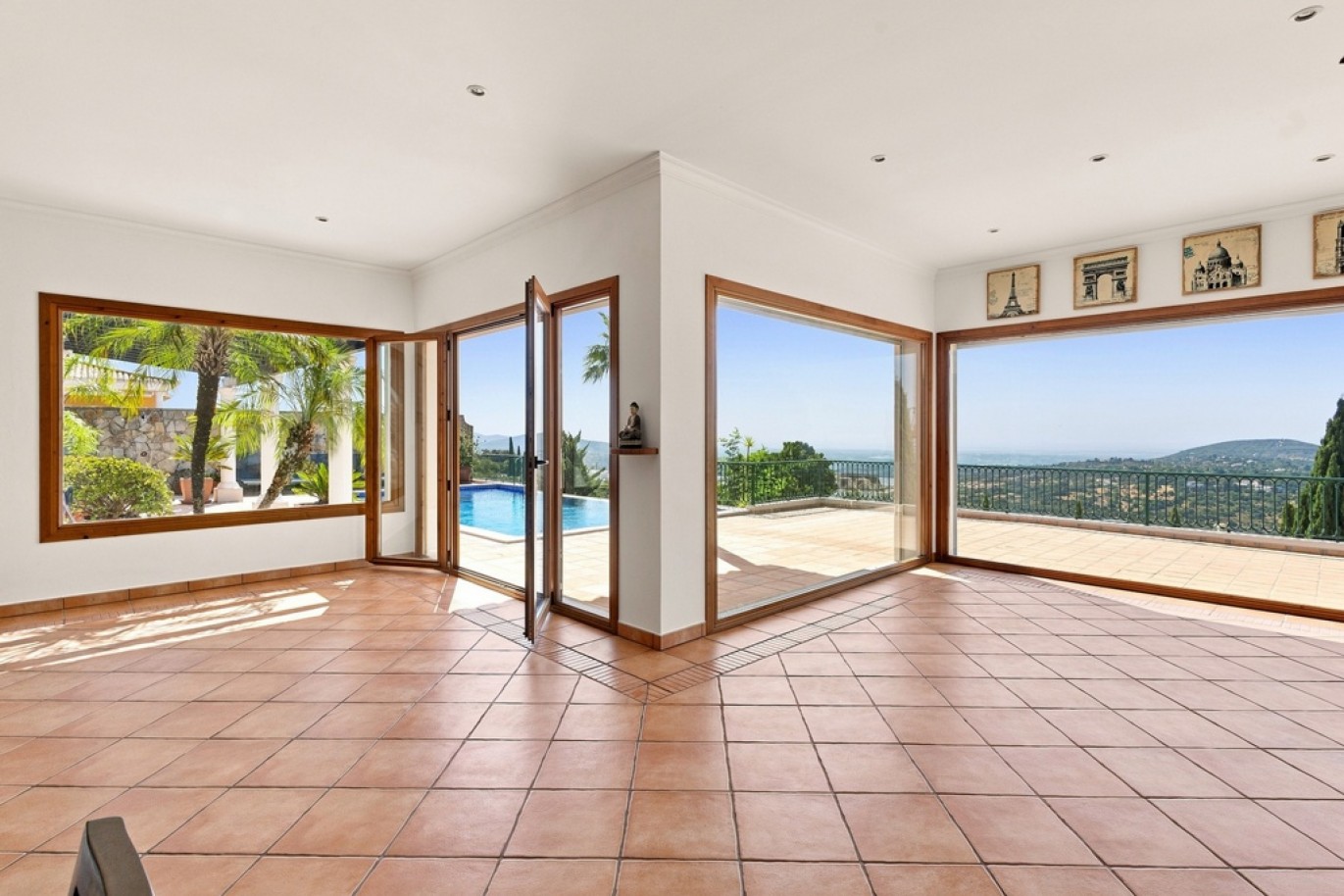  Fabulous Villa for Sale in Santa Bárbara de Nexe, Algarve, portugal_390327