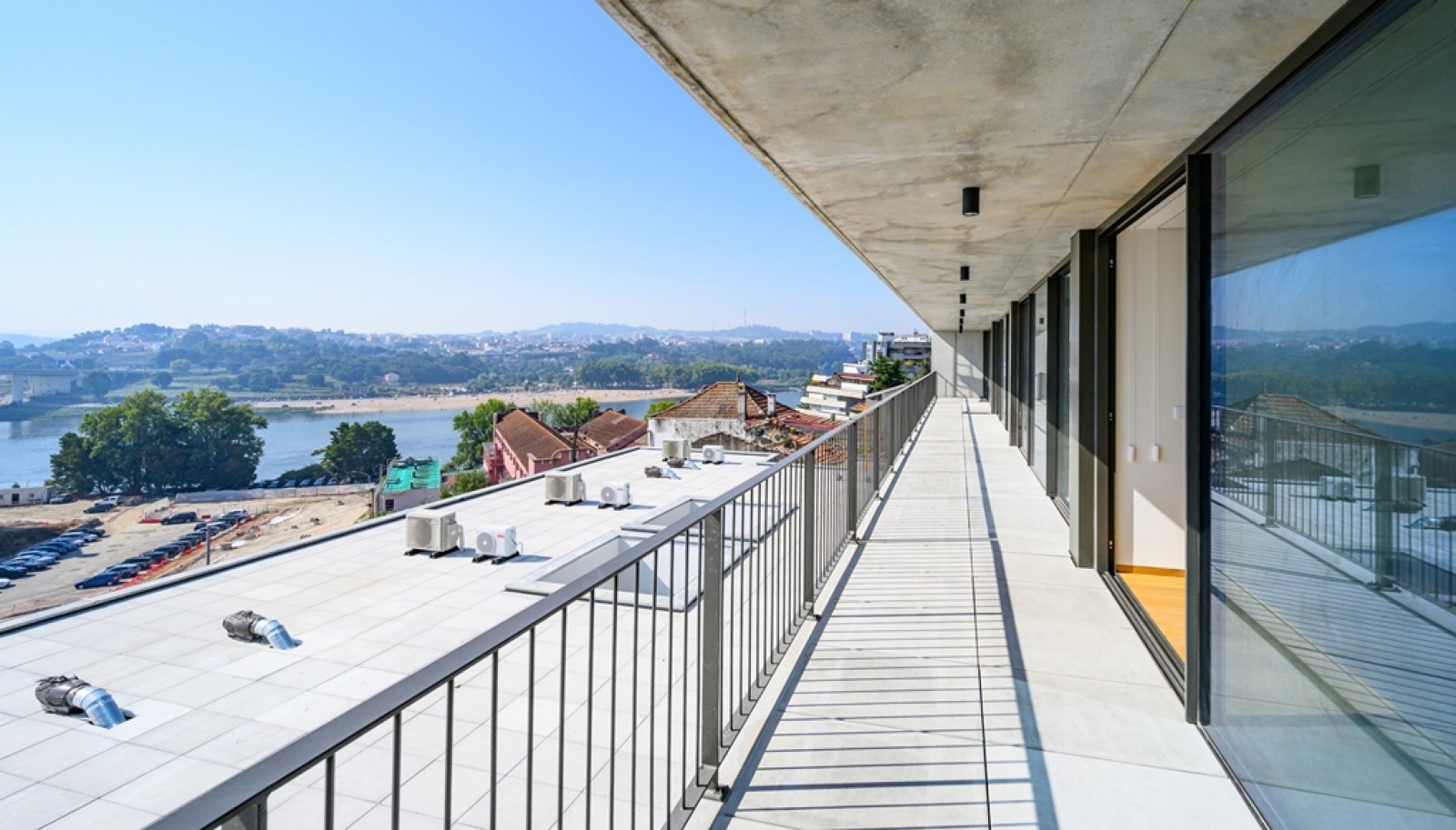 Zwei-Zimmer-Maisonette-Wohnung mit Blick auf Fluss Douro in Porto, Portugal_390548