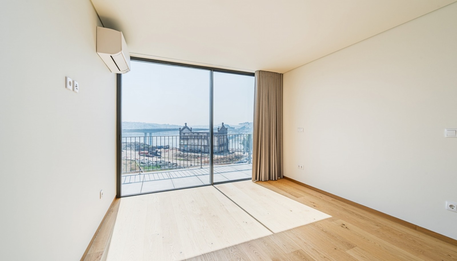 Drei-Zimmer-Maisonette-Wohnung mit Blick auf den Fluss, Porto, Portugal_390567