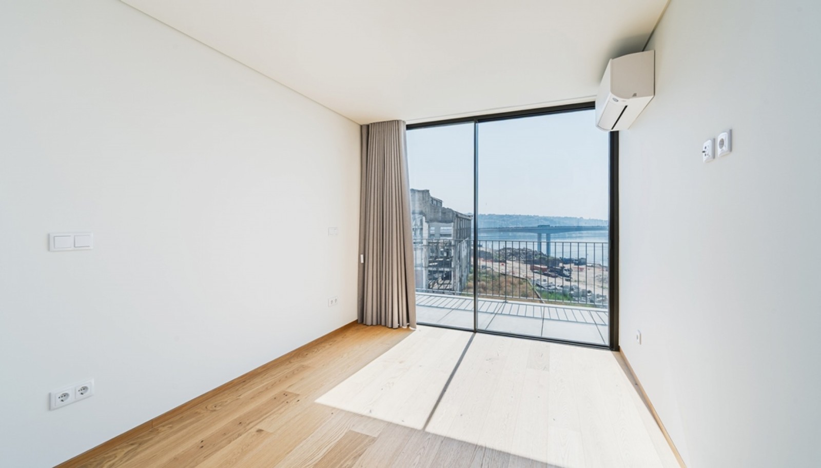 Drei-Zimmer-Maisonette-Wohnung mit Blick auf den Fluss, Porto, Portugal_390685