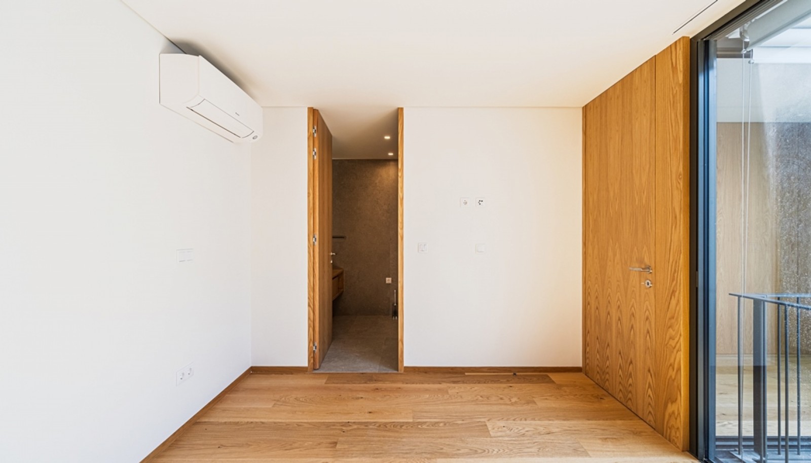 Drei-Zimmer-Maisonette-Wohnung mit Blick auf den Fluss, Porto, Portugal_390692