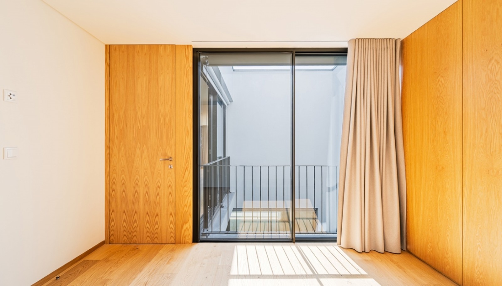 Drei-Zimmer-Maisonette-Wohnung mit Blick auf den Fluss, Porto, Portugal_390732