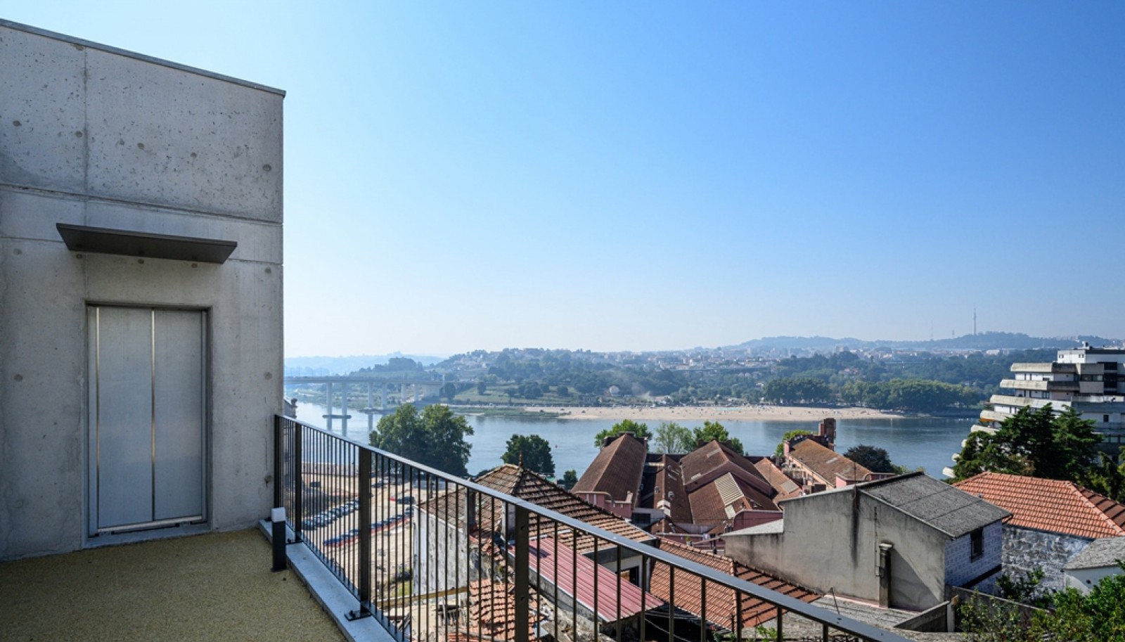 Zwei-Zimmer-Maisonette-Wohnung mit Blick auf den Fluss in Porto, Portugal_390793