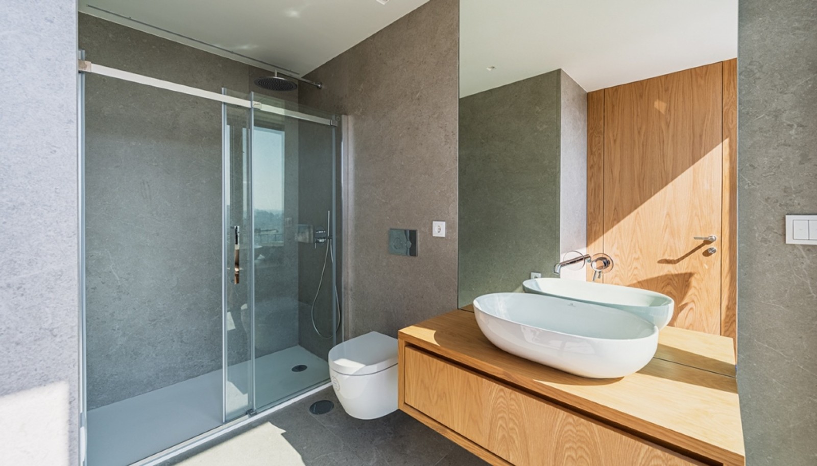 Zwei-Zimmer-Maisonette-Wohnung mit Blick auf Fluss Douro Porto, Portugal_390829