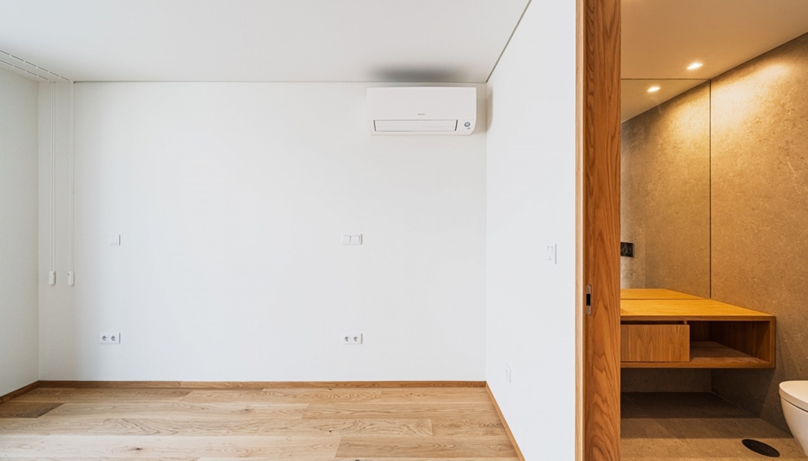 Zwei-Zimmer-Maisonette-Wohnung mit Blick auf Fluss Douro Porto, Portugal_390830