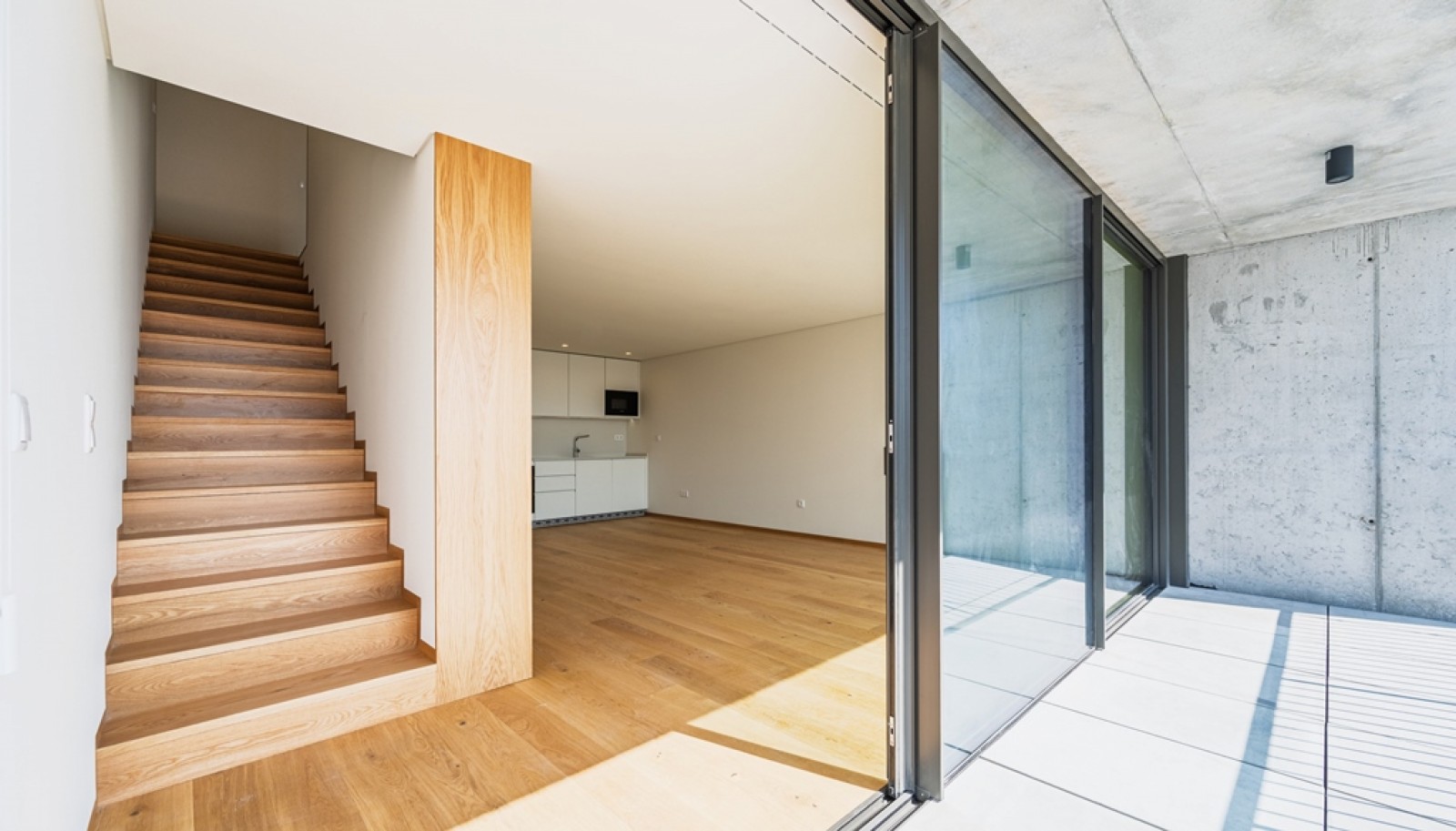 Zwei-Zimmer-Maisonette-Wohnung mit Blick auf Fluss Douro Porto, Portugal_390844