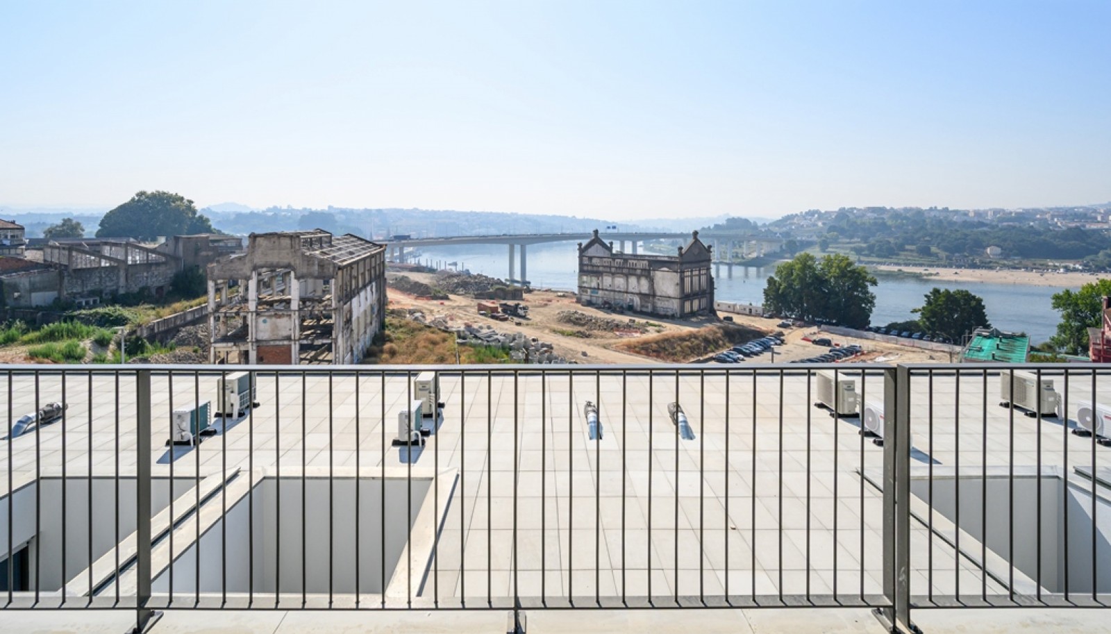 Zwei-Zimmer-Wohnung mit Blick auf den Fluss Douro in Porto, Portugal_390959