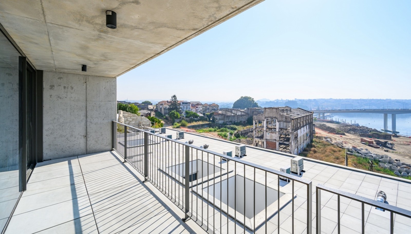 Zwei-Zimmer-Wohnung mit Blick auf den Fluss Douro in Porto, Portugal_390986