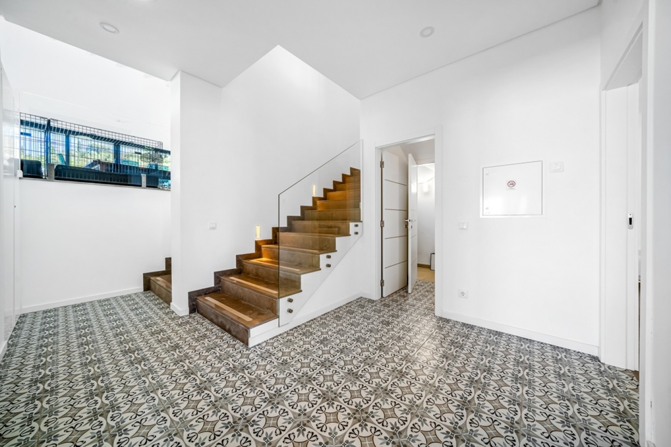 Modern 4-Bedroom House for Sale in Loulé, Algarve, Portugal_391131
