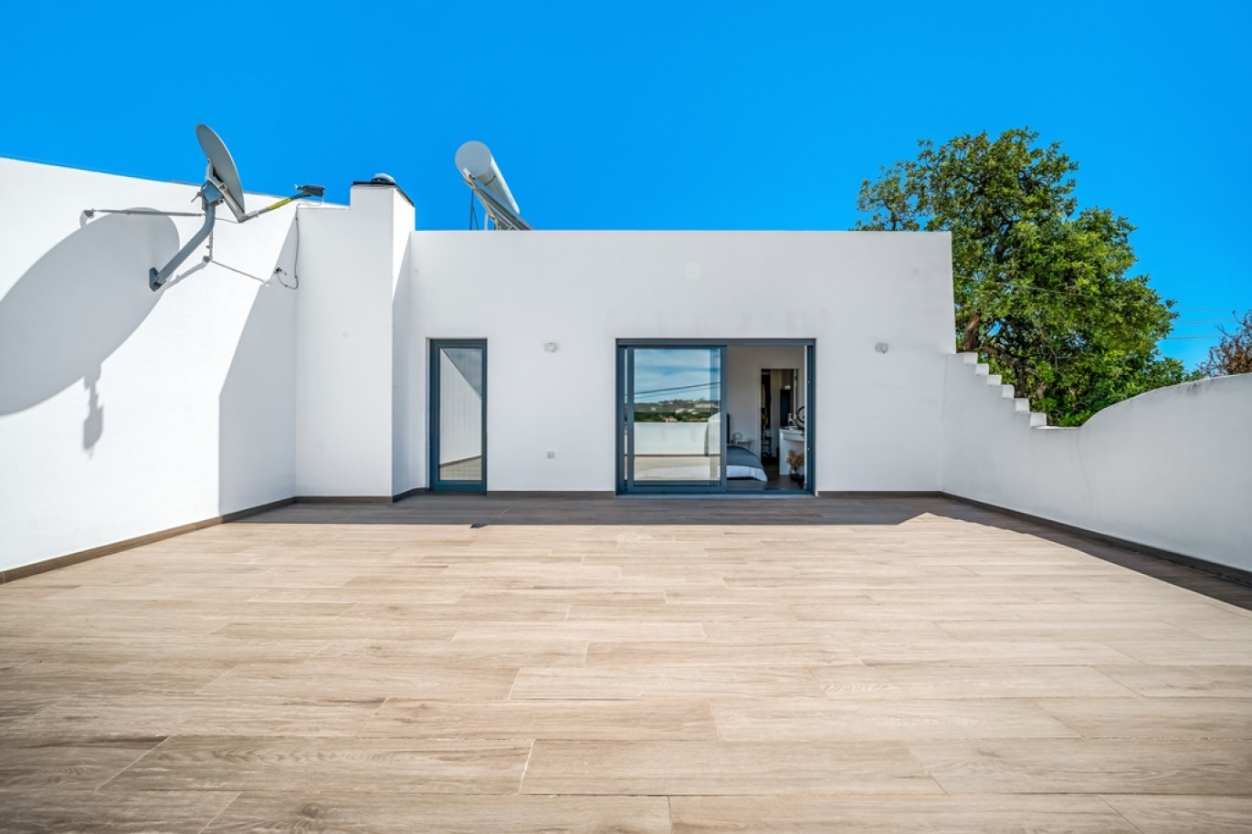 Modern 4-Bedroom House for Sale in Loulé, Algarve, Portugal_391135