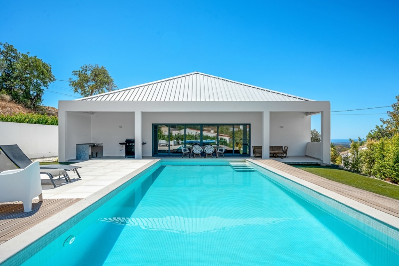 Modern 4-Bedroom House for Sale in Loulé, Algarve, Portugal_391138