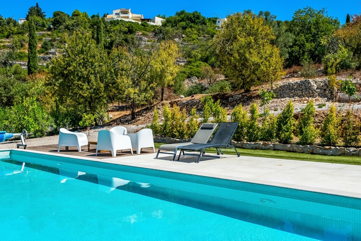 Modern 4-Bedroom House for Sale in Loulé, Algarve, Portugal_391139