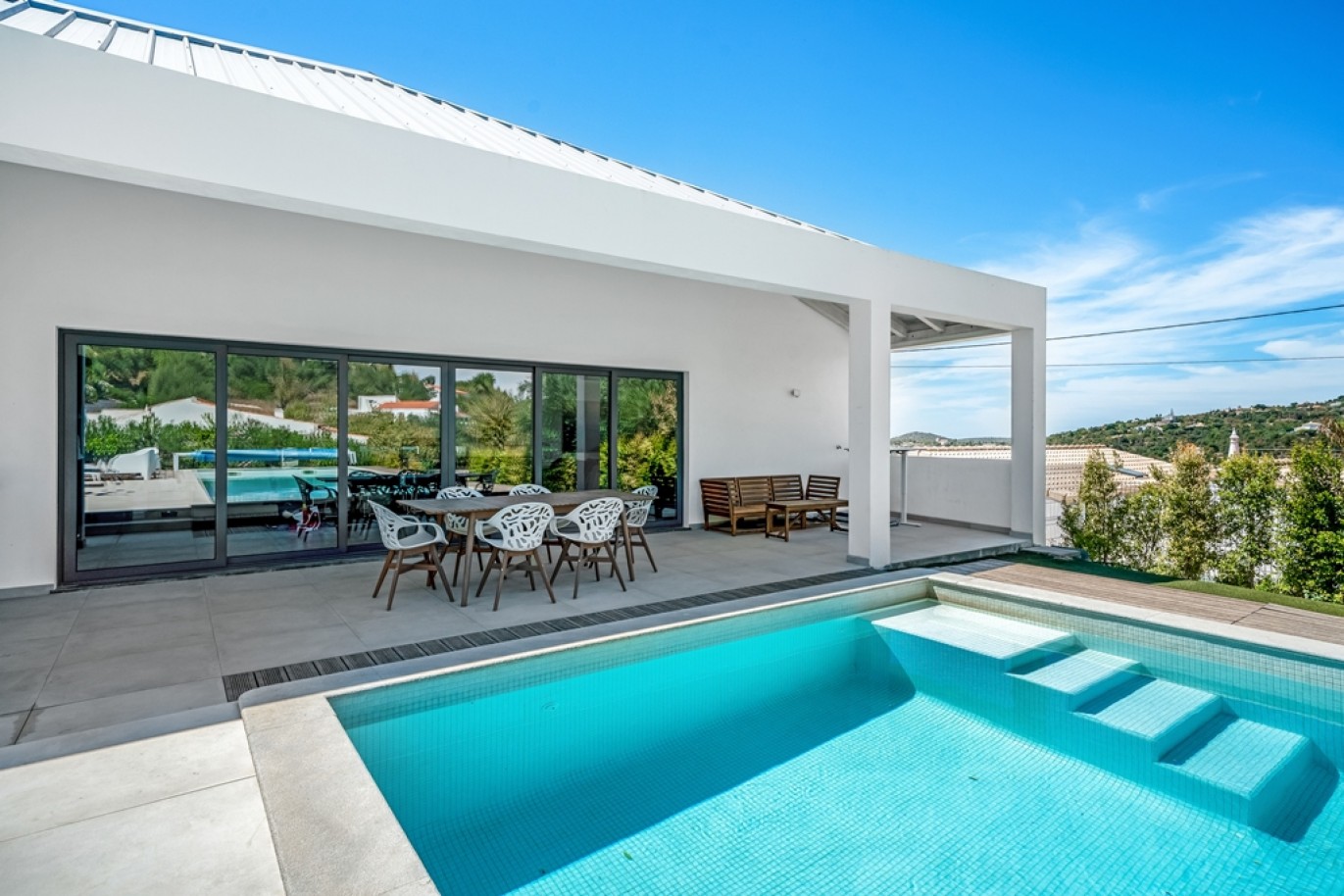 Modern 4-Bedroom House for Sale in Loulé, Algarve, Portugal_391140