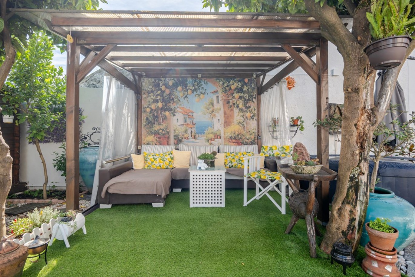 Classic three bedroom house with a patio and garden in Porto, Portugal_391685