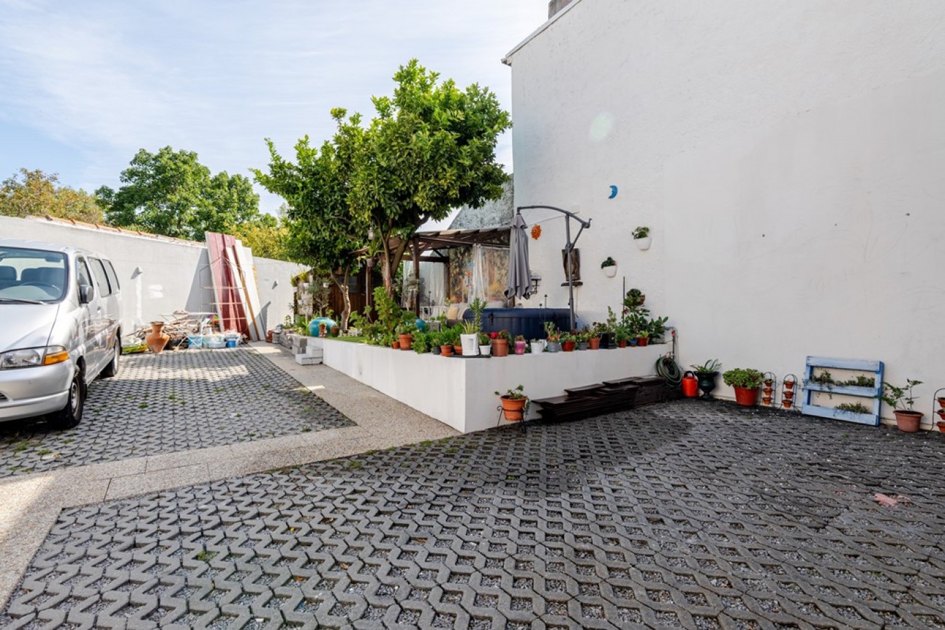 Classic three bedroom house with a patio and garden in Porto, Portugal_391690