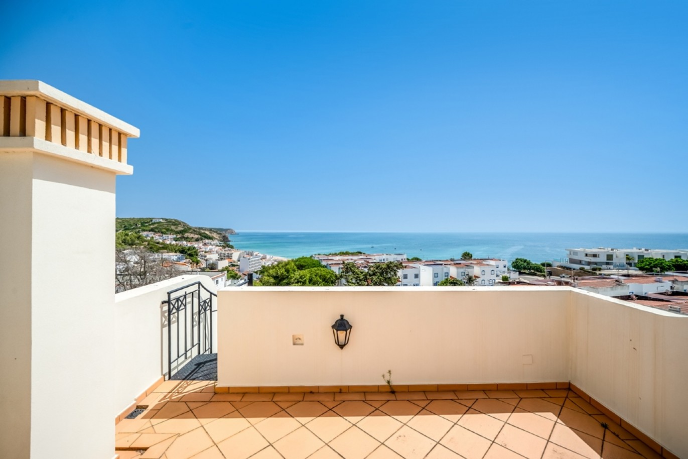 Moradia mobilada e vista mar para venda em Salema, Algarve, Portugal_392110
