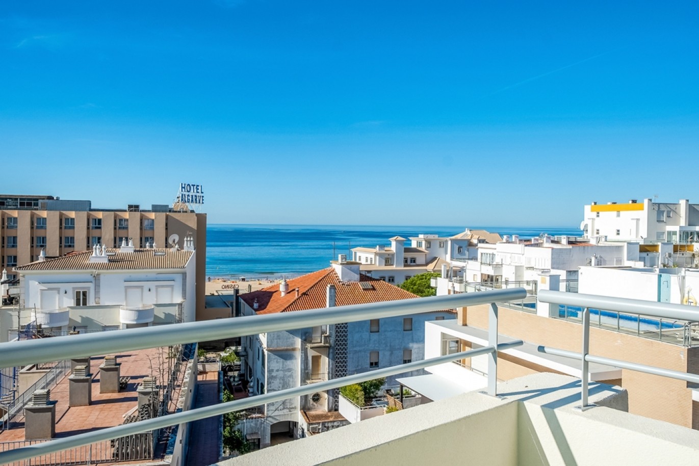 Renovated 2-bedroom Penthouse for sale in Portimão, Algarve, Portugal_392361
