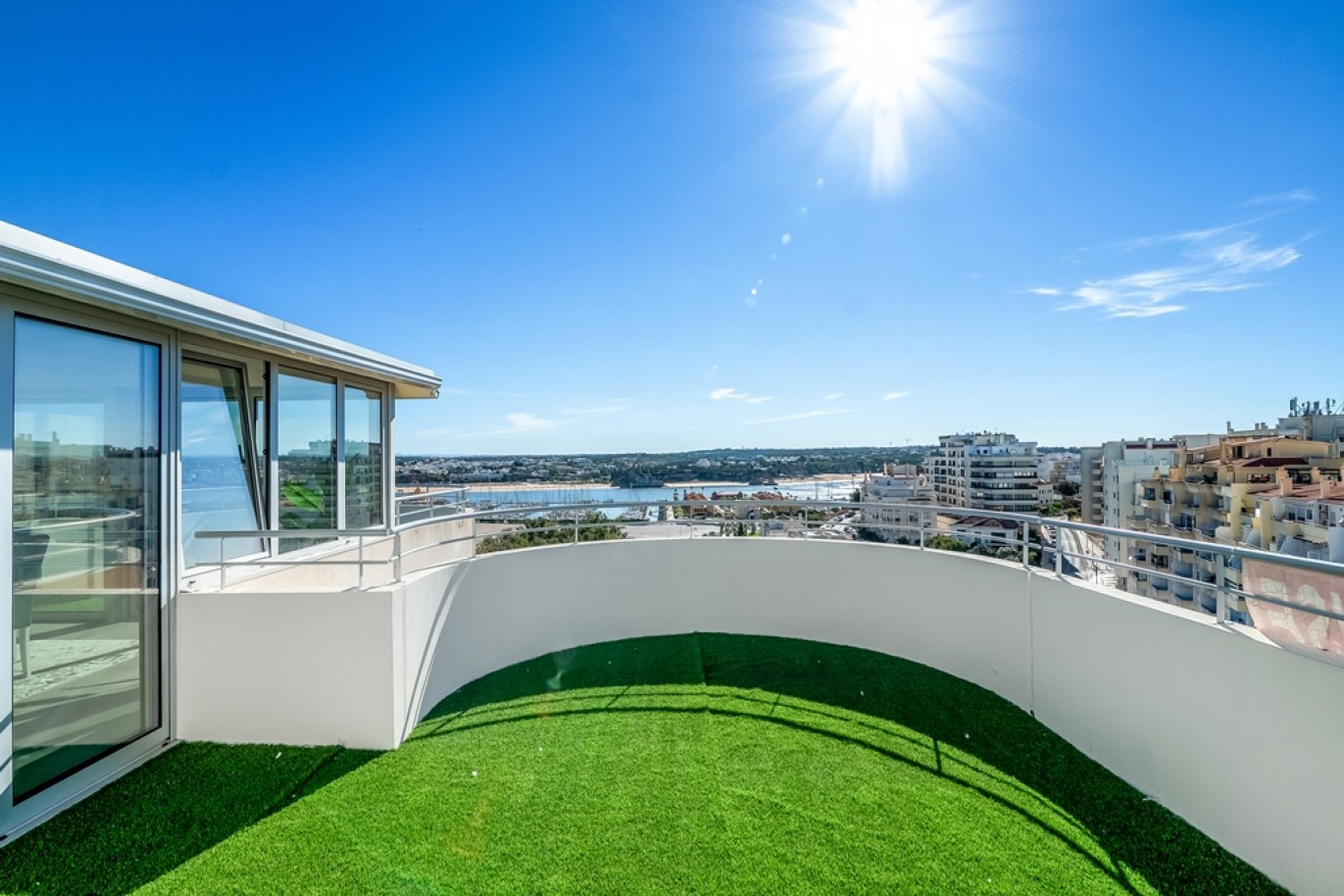 Renovated 2-bedroom Penthouse for sale in Portimão, Algarve, Portugal_392362