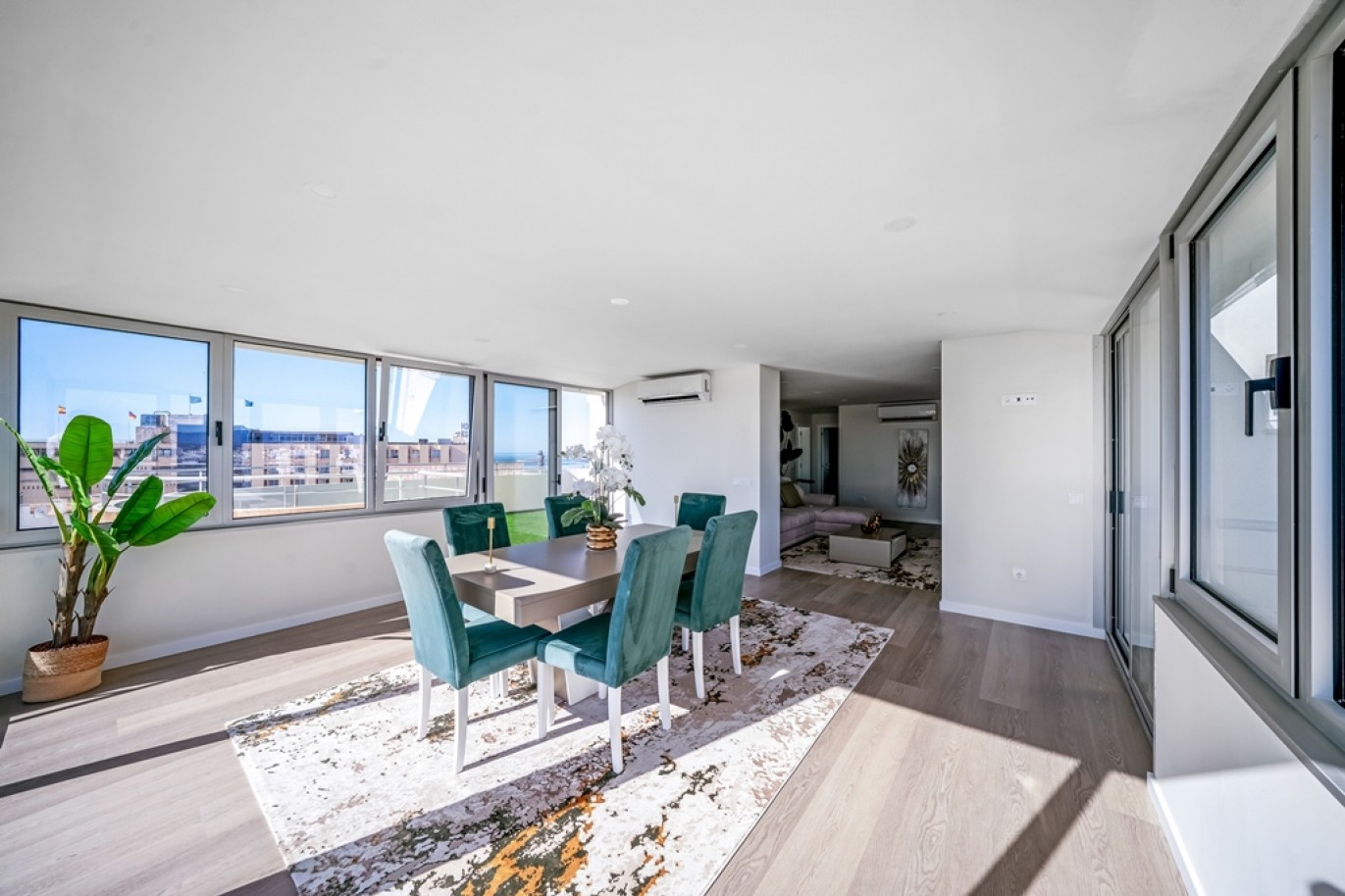Renovated 2-bedroom Penthouse for sale in Portimão, Algarve, Portugal_392367