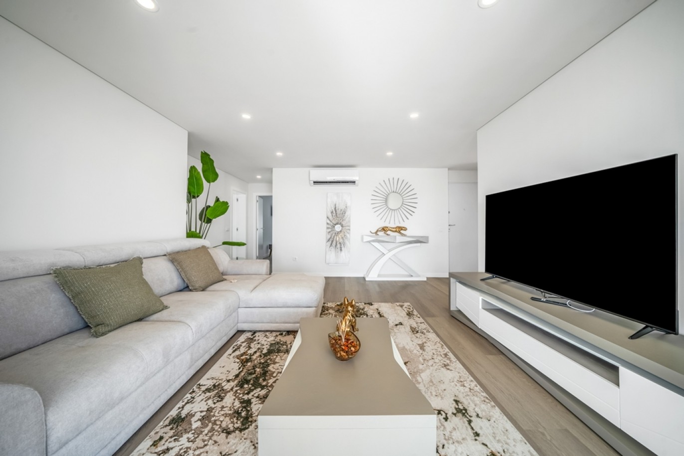 Renovated 2-bedroom Penthouse for sale in Portimão, Algarve, Portugal_392369
