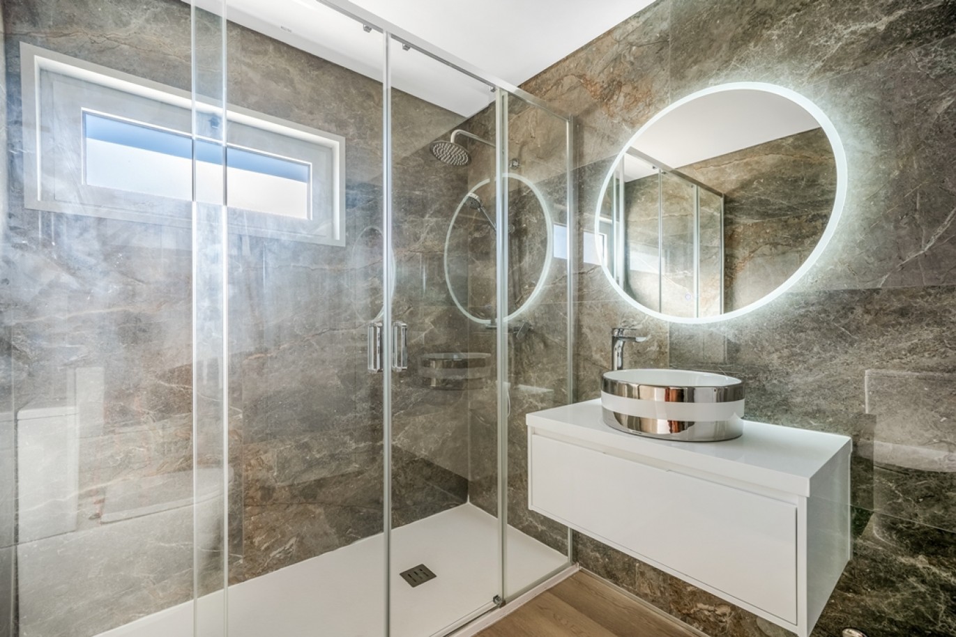 Renovated 2-bedroom Penthouse for sale in Portimão, Algarve, Portugal_392379