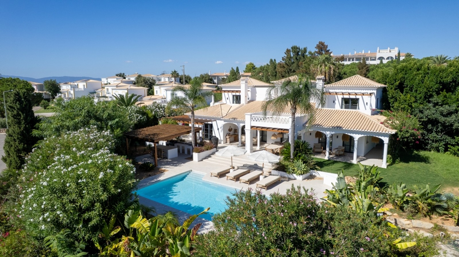 Moradia com piscina e jardim para venda em Carvoeiro, Algarve-Portugal_393131