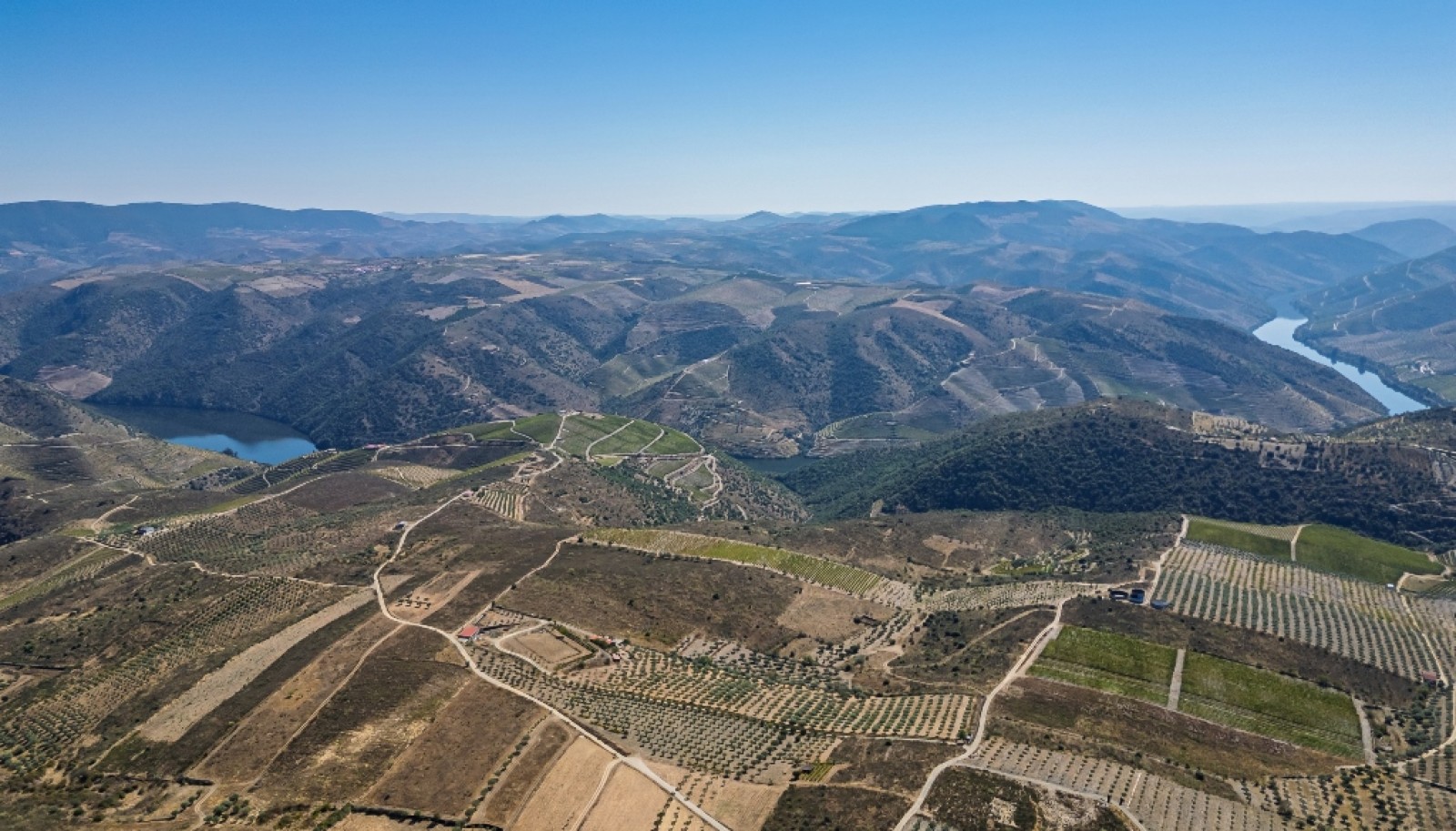 Finca situada en el casco histórico de Foz Côa, en el valle del Duero, Portugal_393512